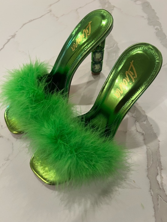 Liliana Shoes - Green Feather Trim Slide Heels - Luxury Metallic Finish ❤️👌🏾